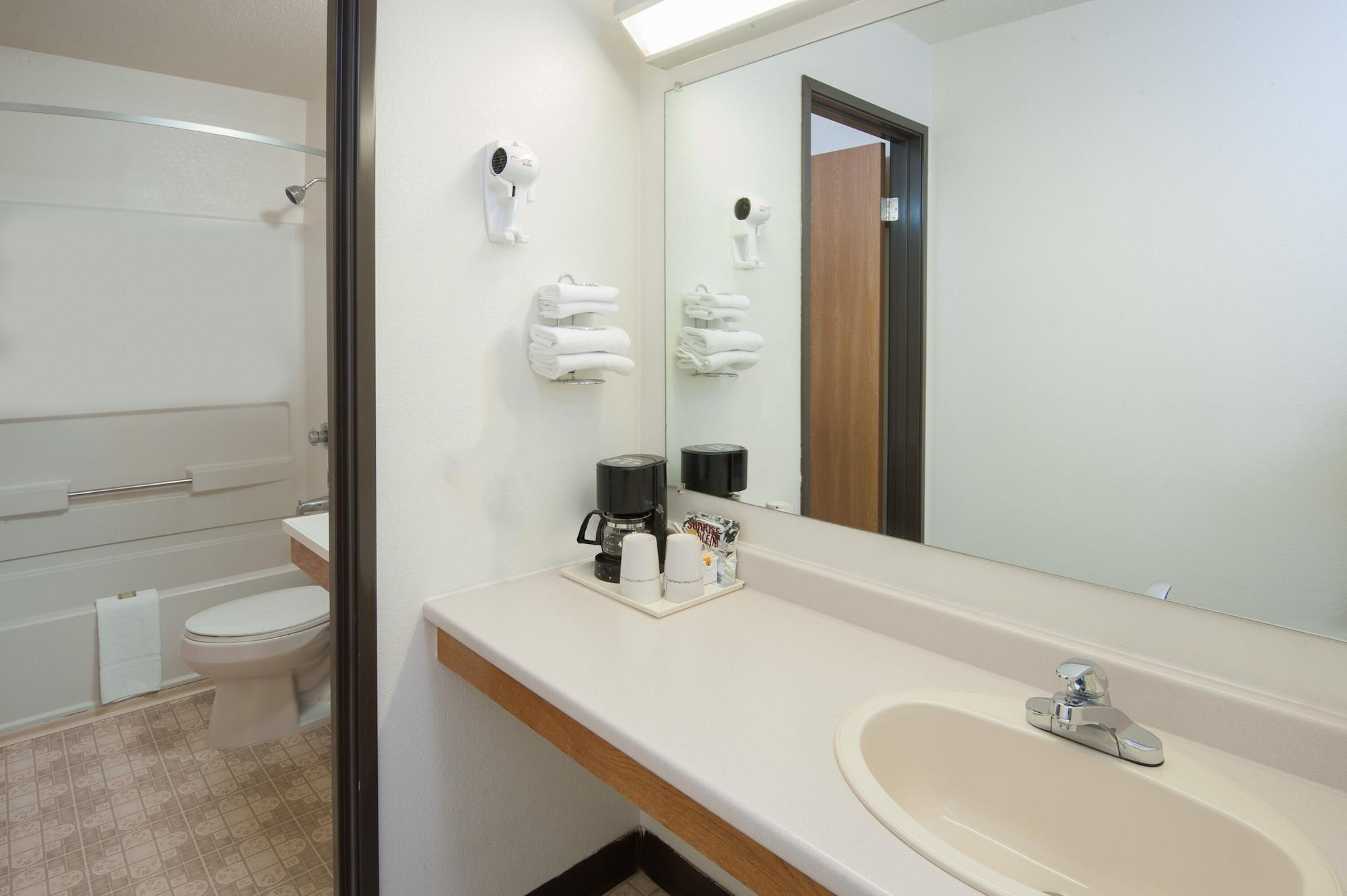Hotel Super 8 By Wyndham Salmon Arm Zewnętrze zdjęcie
