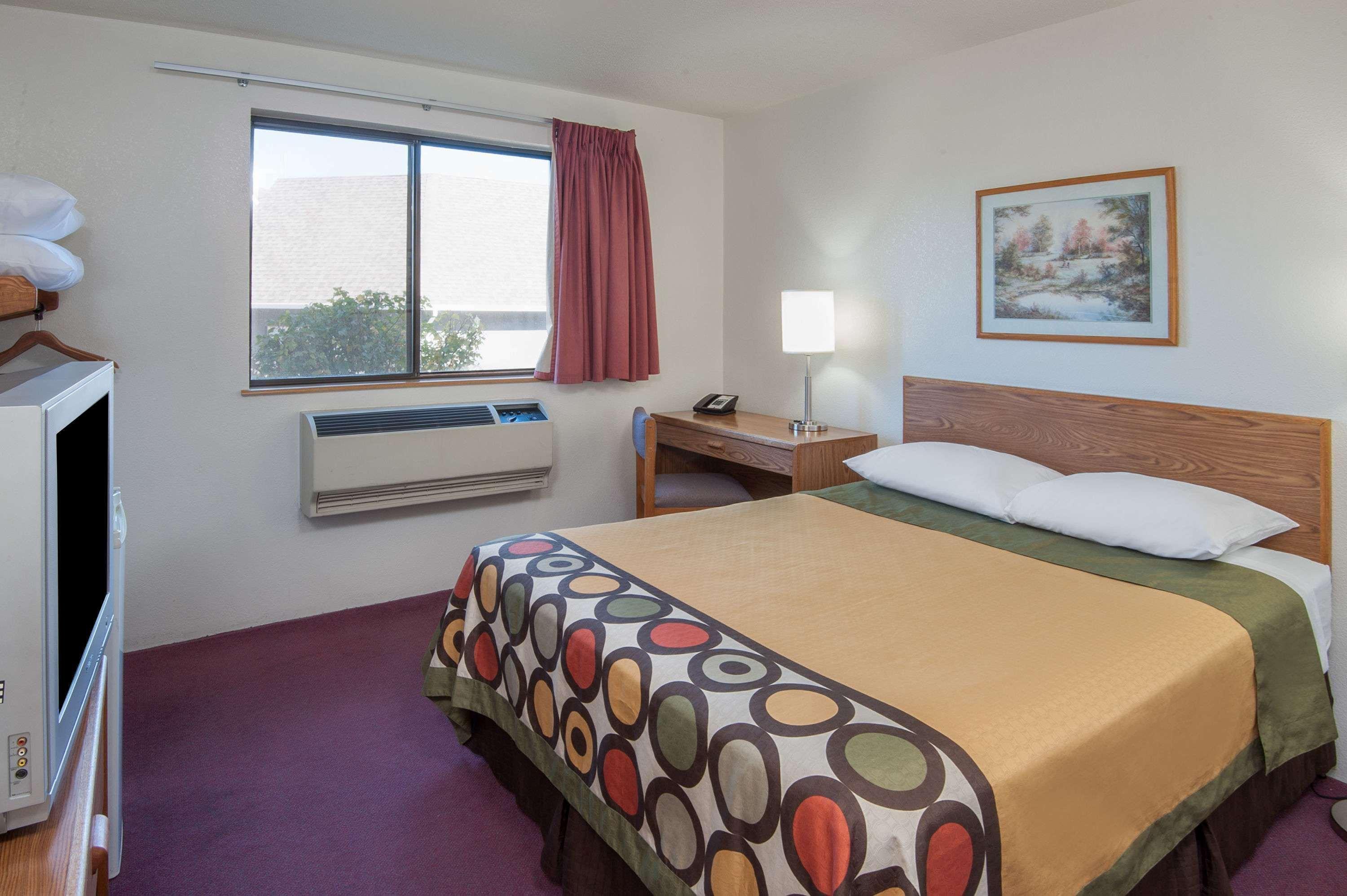 Hotel Super 8 By Wyndham Salmon Arm Zewnętrze zdjęcie