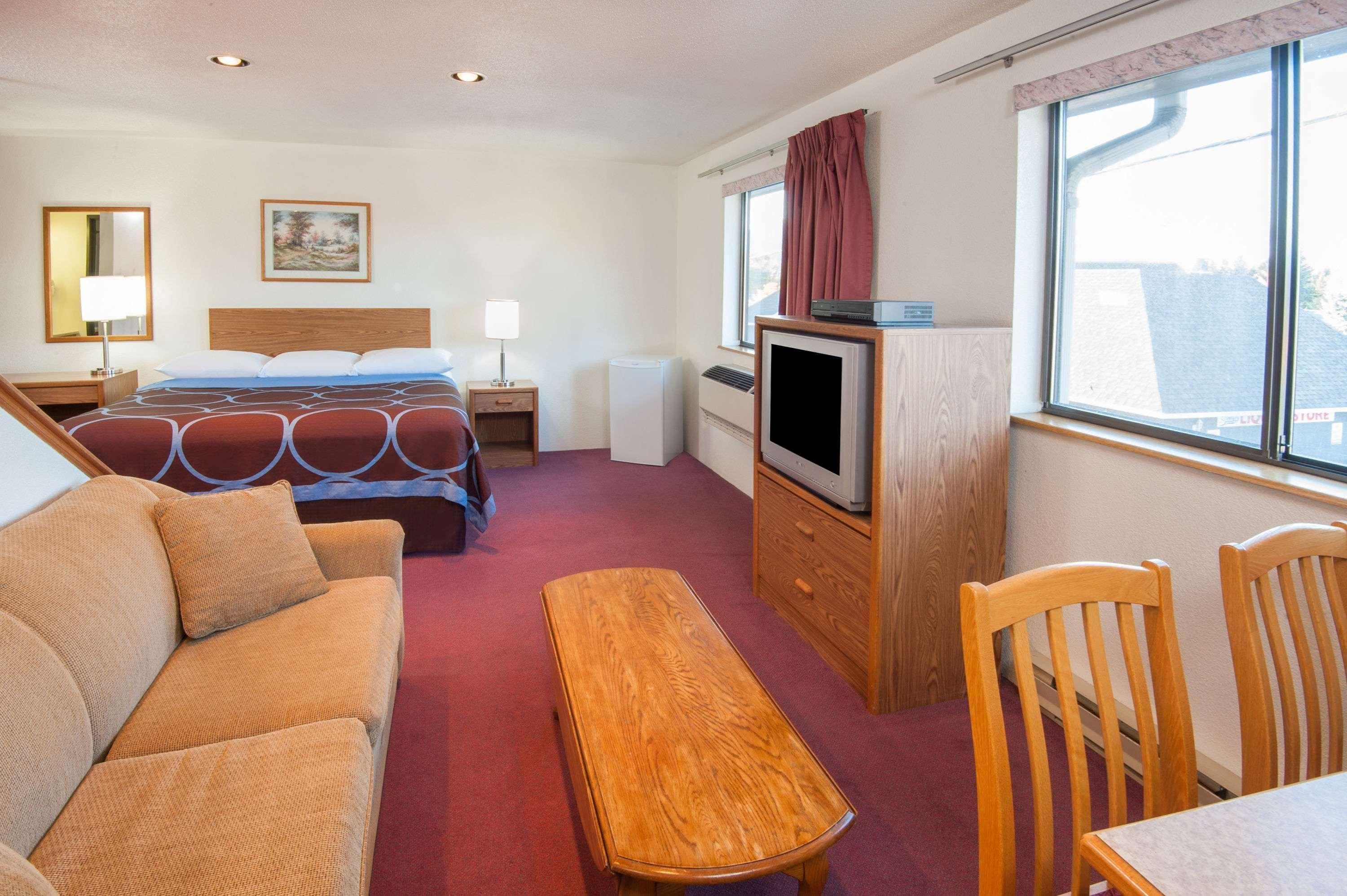 Hotel Super 8 By Wyndham Salmon Arm Zewnętrze zdjęcie