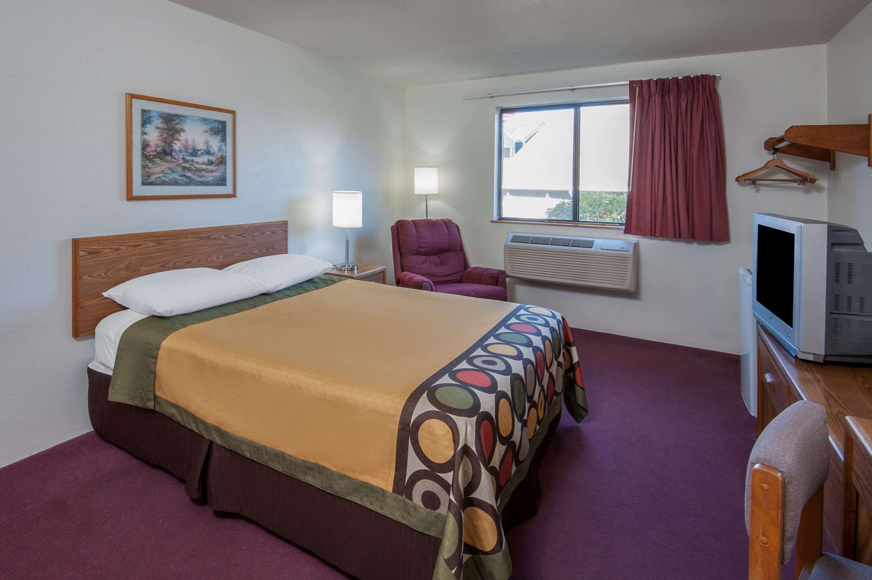 Hotel Super 8 By Wyndham Salmon Arm Zewnętrze zdjęcie